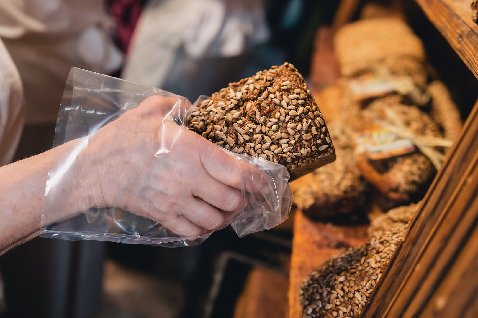 In Lohn Und Brot Stehen Bedeutung